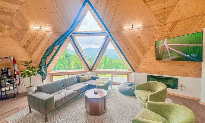 Front Royal House | ⭐️Lunar Lookout ⭐️ Geodesic Dome on 8 acres with HOT TUB!