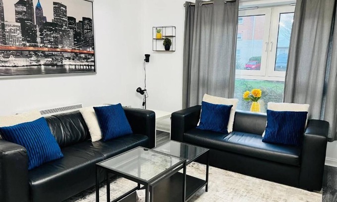 Butetown Apartment | Lush Gated Complex: FastWifi+Parking+Free Coffee&Tea