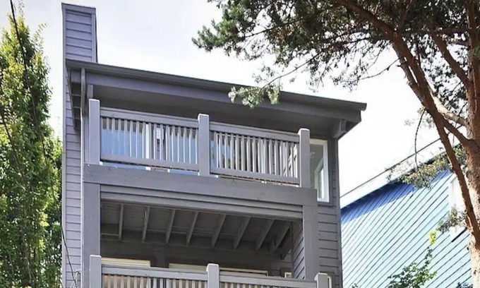 Stevens House | Lush Greenery in Centrally Located House with DECKS!
