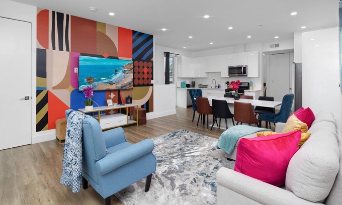 Harbor Gateway South House | Lustrous Abode 4B3B QUEEN BEDS