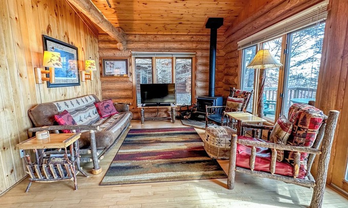Tofte Cabin | Lutsen Log Cabin 402 on Lake Superior in Lutsen, Minnesota