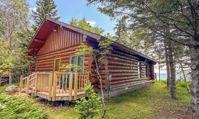 Tofte Cabin | Lutsen Log Cabin 406 on Lake Superior in Lutsen, Minnesota.