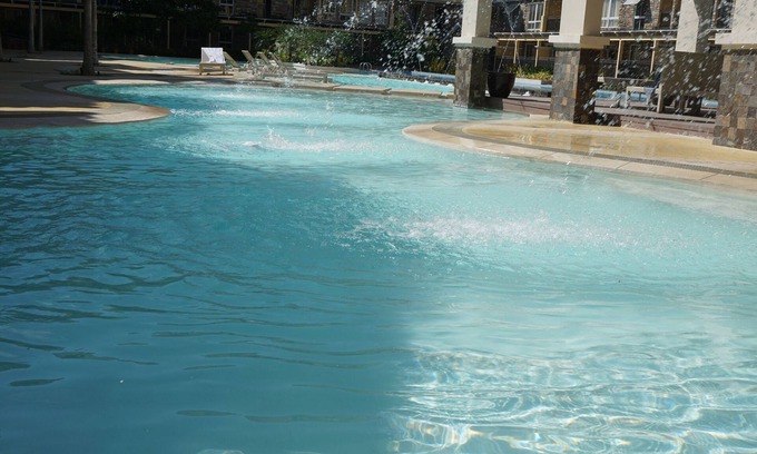 Cebu Condo | Lux. 2 BR Condo Seaside Close to SM Seaside Megamall-Huge pools