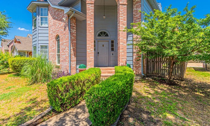 Frisco House | Lux 3-br Garage Gated Yard by The Star Frisco