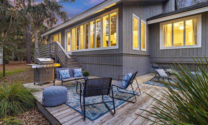 Vanderhorst Plantation House | Lux. 6 Bed w/Turtle Point Golf Views + Pet Friendly