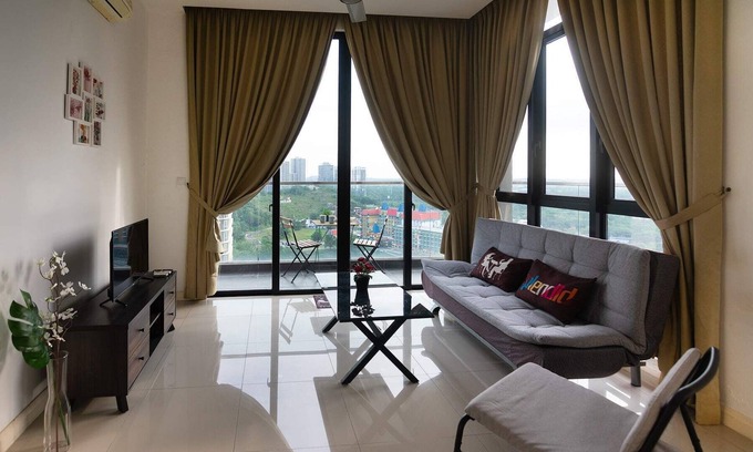 Medini Apartment | Lux DPristine 3BR Home w Views, 5mins to Legoland