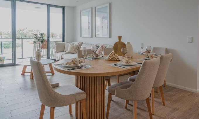 Gold Coast Apartment | Lux Lakeside Apt - Gold Coast