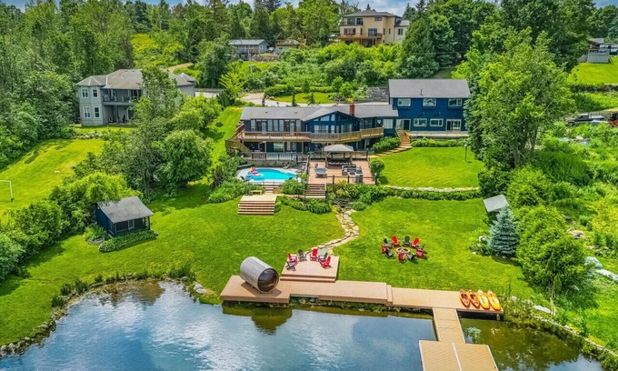 Selwyn House | Lux Lakeside |Slps20| Pool+GolfSim+HotTub+Karaoke+Gym+Sauna