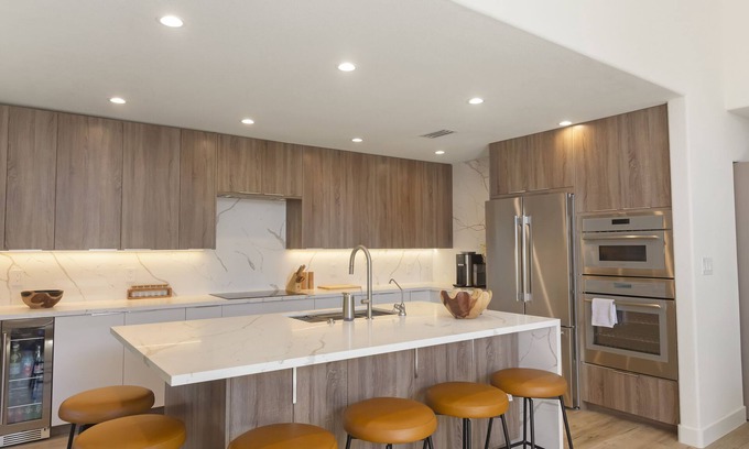 Hawthorne Condo | Lux living + comfort near LAX