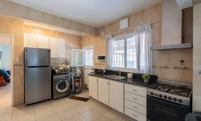 Ingeniero Maschwitz House | Lux Pileta & Cancha de tennis privada. Maschwtizn