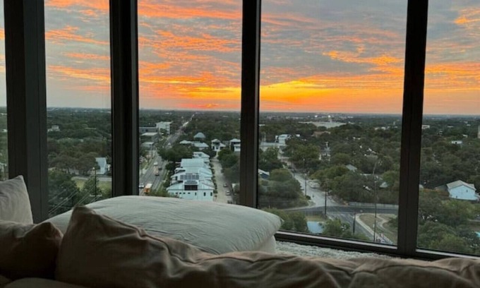 Swede Hill Apartment | Lux, Spacious 2B Penthouse w/Stunning Views
