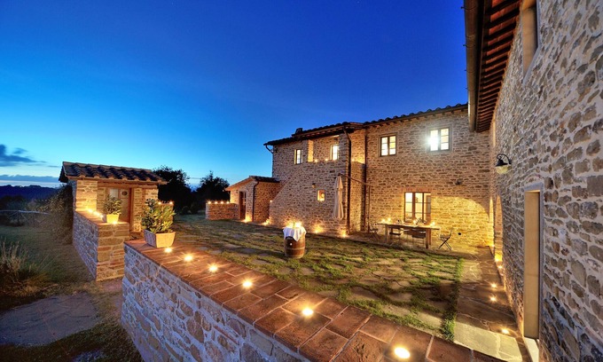 Civitella in Val di Chiana Villa | Lux Stone Villa saltwater Pool near Siena