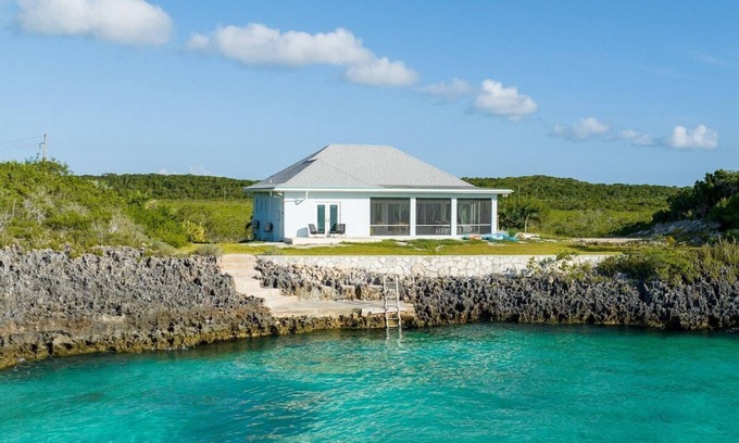 South Palmetto Point House | Lux Waterfront Villa on Secluded Caribbean Cove w/