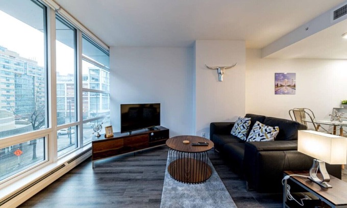 Davie Village Apartment | Luxe 1BR Apt with Skyline Views near Robson Street