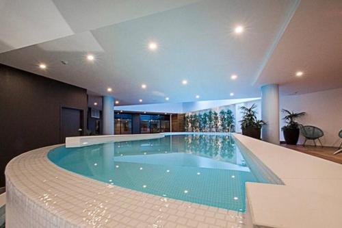 Kingston Apartment | Luxe 2BR Executive Apartment Kingston Pool Parking WiFi BBQ Wine