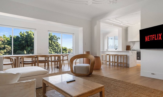 Darling Point Apartment | Luxe 3BR Full-Floor Suite w/Views | Darling Point