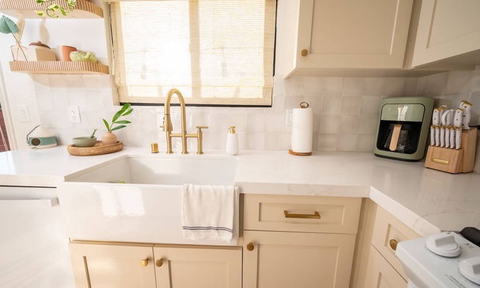 Lantern District House | LUXE BohoModern 1bd/1ba PRIME loc w/huge entertainers backyard & garage