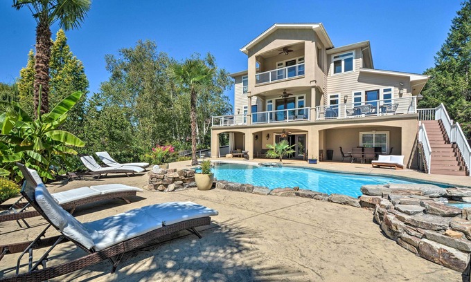 Grants Pass House | Luxe Getaway w/Riverfront Views in Grants Pass!