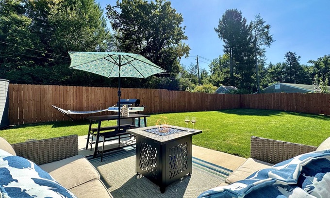 Hummelstown Cottage | {Luxe} Hershey Cottage + Firepit & Pac Man 5 Min To Hershey