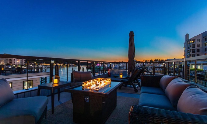 Dam Neck Boat Rental | Luxe Houseboat Steps From The Beach