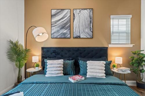Paw Creek House | Luxe King 3BR Townhouse Mins to Uptown Charlotte!