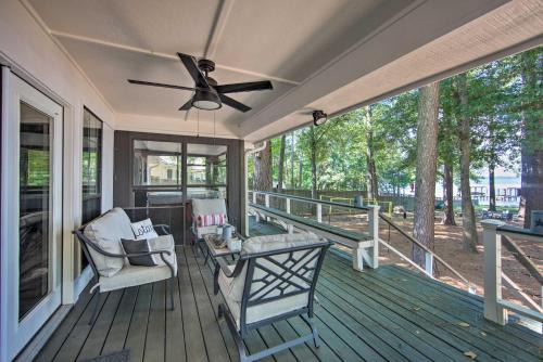 Flint House | Luxe Lakehouse with Sunset Views on Lake Palestine!