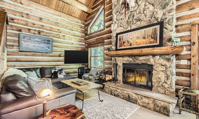Timbercreek Lodges House | Luxe Log Cabin on Gore Creek in Vail