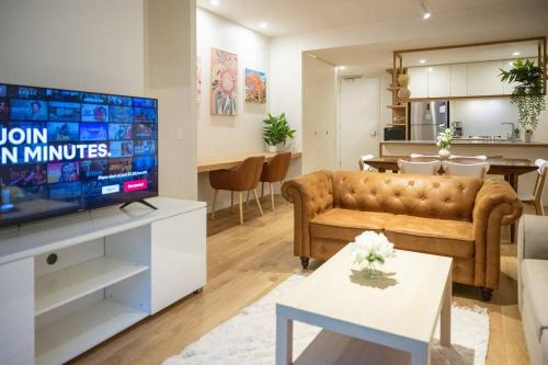 Doncaster House | Luxe Modern I OPP Westfield I Pool I Gym I CarPark