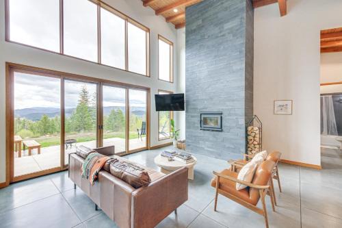 Priest River House | Luxe Mtn-View Escape 5 Mi to Dtwn Priest River!