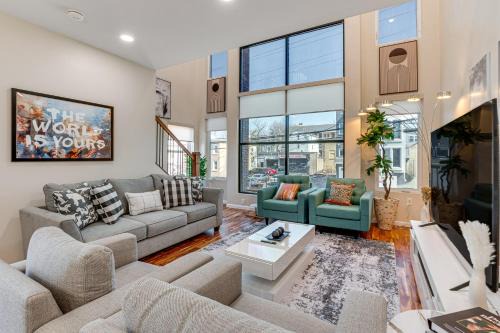 Newark House | Luxe Newark Retreat with Rooftop Deck Pets Welcome!