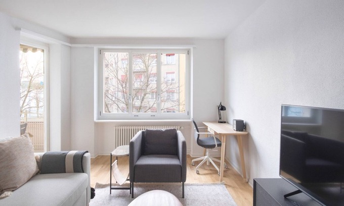 Oerlikon Apartment | Luxe Oerlikon 3.5 Room w/Balcony, 1min to Train Station, by Blueground