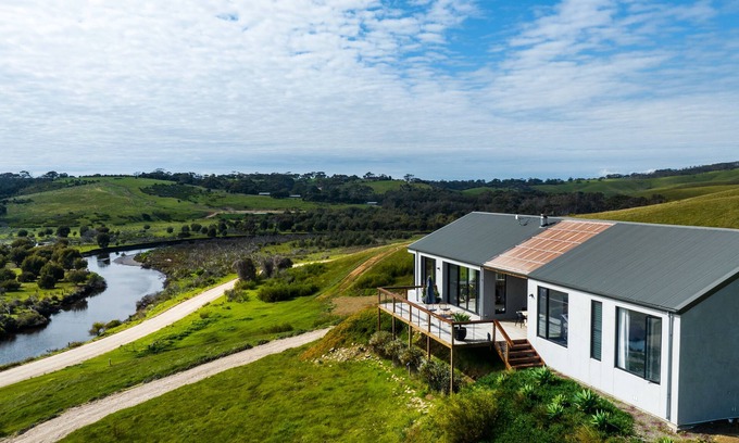 Duncan Villa | Luxe off-grid beach house with panoramic views of Middle River & Snelling Beach