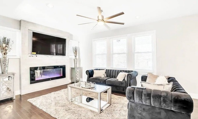 Baltimore House | Luxe Private Getaway in the Heart of Baltimore!
