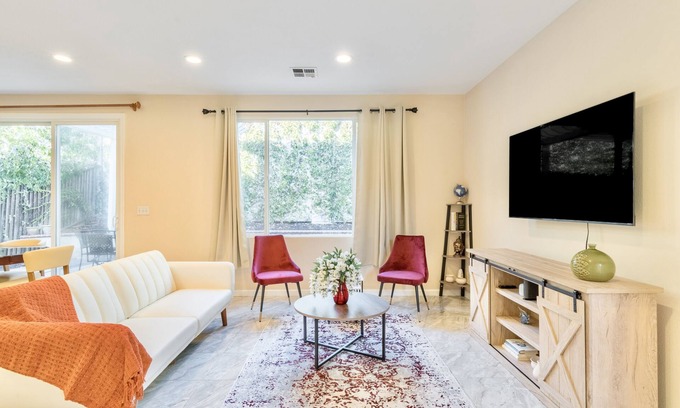 Union City House | Luxe Private Getaway Near Coyote Hills Park!