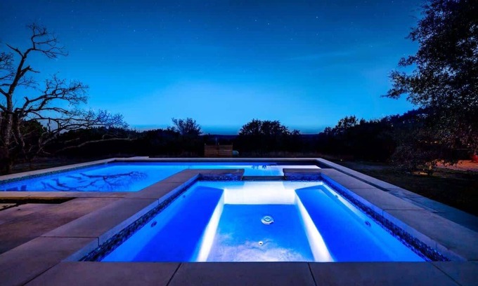 West Oak Hill House | Luxe Ranch Life-Heated Pool+Spa. 10 Min Downtown!