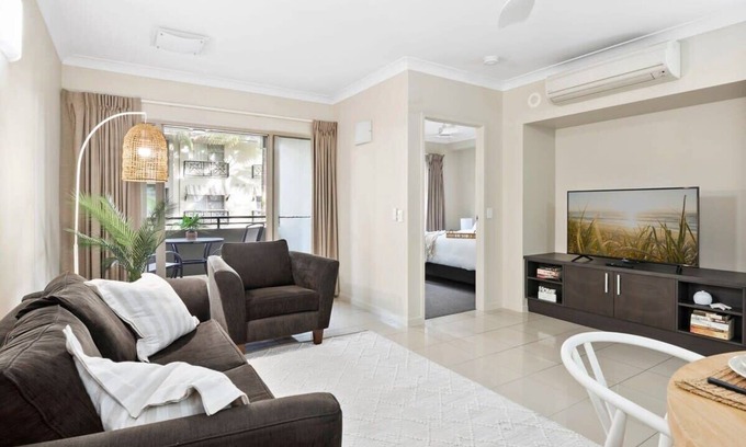 Westcourt Apartment | Luxe Resort - 9 Pools, Gym & free parking