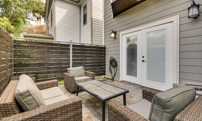 Briarforest House | Luxe Southwest Houston Home with Balconies and Patio!