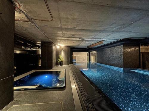 Prague 12 Apartment | Luxe studio with pool, sauna, jacuzzi, gym, balcony