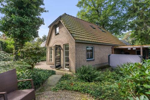 Lunteren House | Luxe vakantiehuis in het bos met jacuzzi en sauna