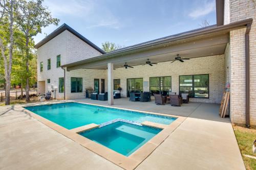 Malakoff House | Luxe Waterfront Home in Malakoff with Pool!