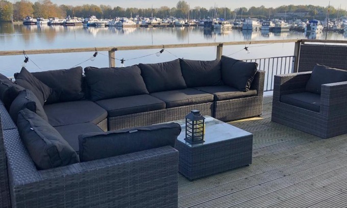 Maasbommel House | Luxe watervilla met eigen aanlegsteiger geschikt voor maximaal 6 personen in recreatiegebied de Gouden Ham in Maasbommel