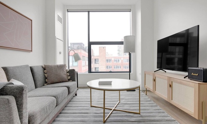 West Loop Apartment | Luxe West Loop Studio w/Gym & Pool in heart of Greektown, by Blueground