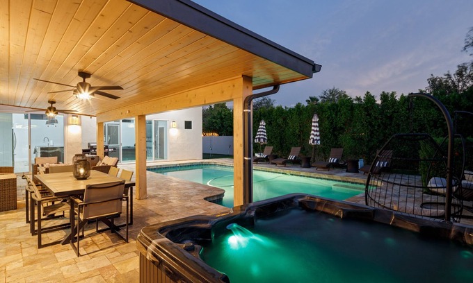 Scottsdale Vista Cottage | Luxe- Zephyr -pool - Putting Green - Tons of Games