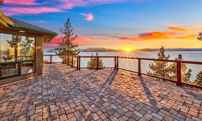 Lincoln Park House | Luxe3 historic harrahs 5 diamond 280 degree luxury lake tahoe08402215