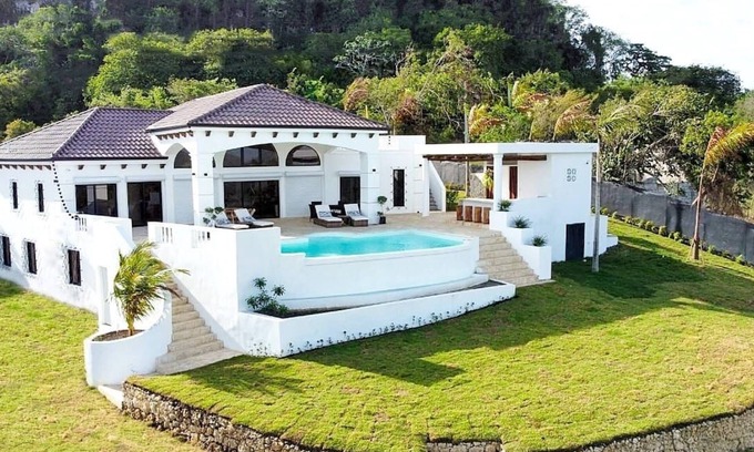 Saint-Rosaire Villa | Luxueuse Villa Privée Avec vue Panoramique et Piscine Infinie