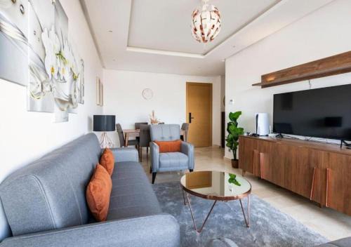Hay Riad Apartment | Luxueux, 3 Chambres, Piscine, Hautes commodités, Prestigia