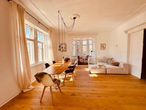 Deufringen Apartment | luxuriöse Altbau Wohnung in Denkmal-Villa