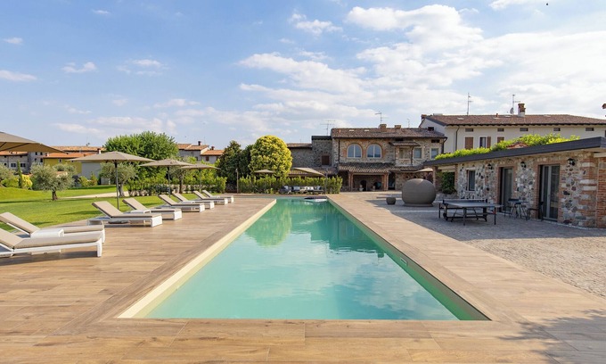 Calvagese della Riviera Villa | Luxurious Villa Mocasina with 25 m Pool on 5000 sqm - pet friendly