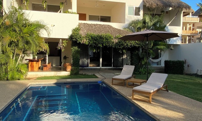 Los Tamarindos Villa | Luxurious 4-bedroom villa with Starlink, AC, Pool, 1 min walk to the beach