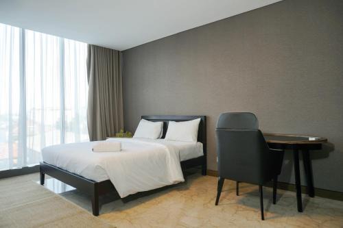 Pancoran Apartment | Luxurious 1BR at L'Avenue Apartment near Sampoerna Universitas By Travelio